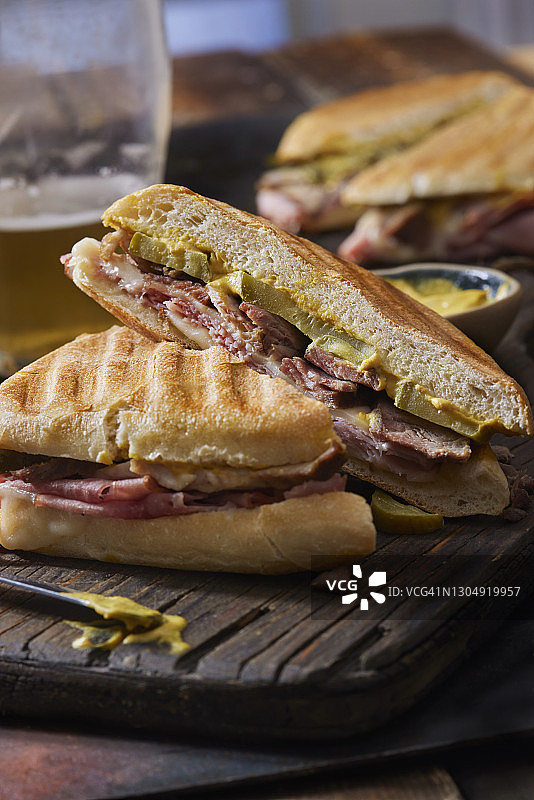 经典古巴烤三明治图片素材