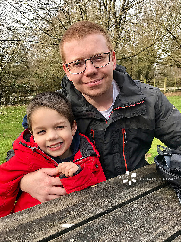 父亲和儿子图片素材