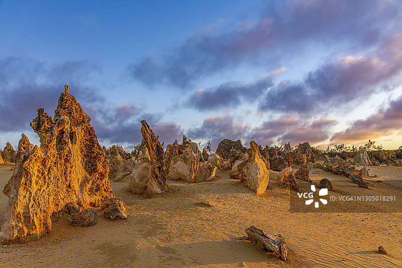 澳大利亚西澳大利亚州南邦国家公园尖峰石阵日落图片素材