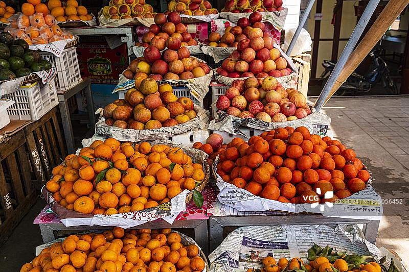 缅甸克钦邦密市场上的水果图片素材