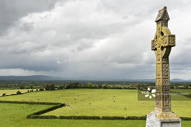 爱尔兰卡舍尔岩，华丽高十字架与牧场图片素材
