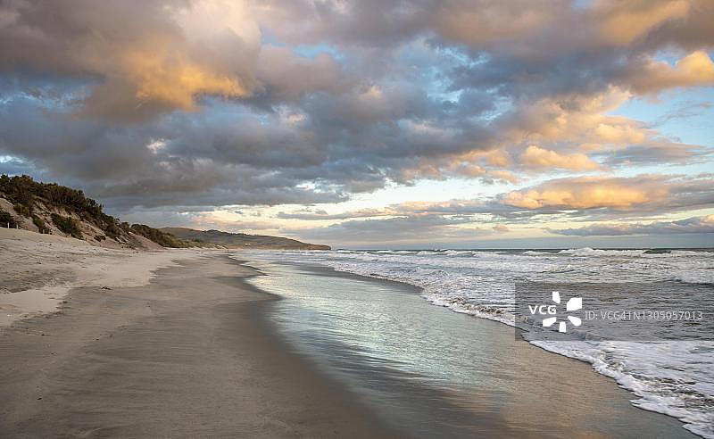 新西兰奥塔哥半岛圣克莱尔海滩日落沙滩图片素材