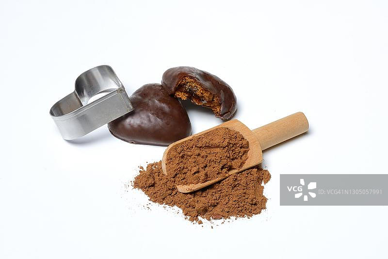 勺子里的姜饼香料、姜饼心和饼干造型，德国图片素材