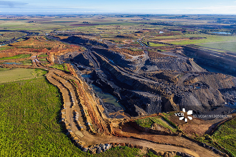 露天煤矿的航拍景色图片素材