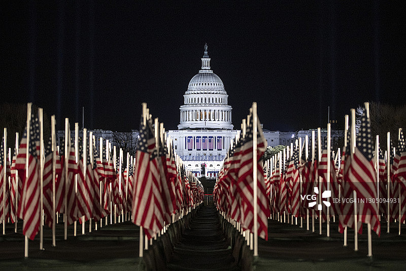 美国国旗与美国国会大厦图片素材