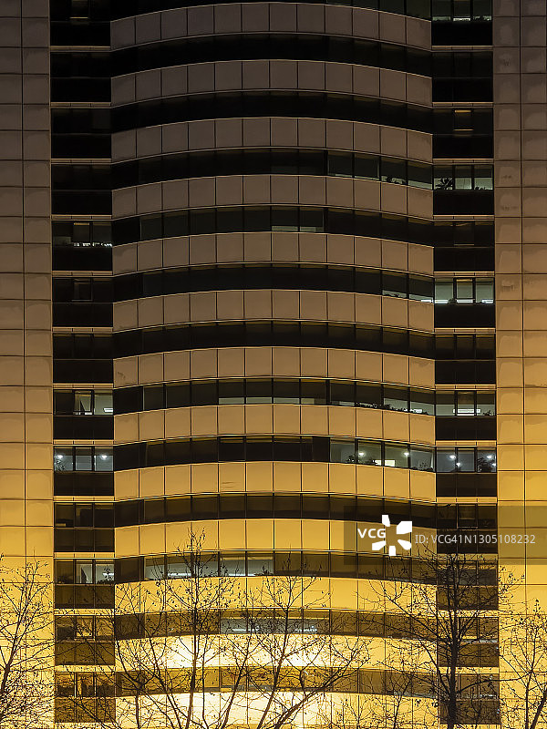 中国杭州现代建筑的夜景立面图片素材