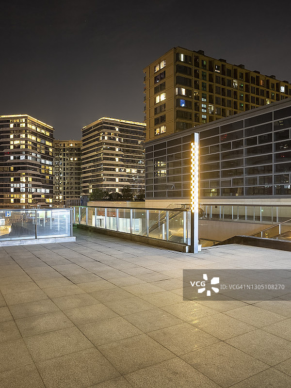 中国杭州现代建筑的夜景图片素材