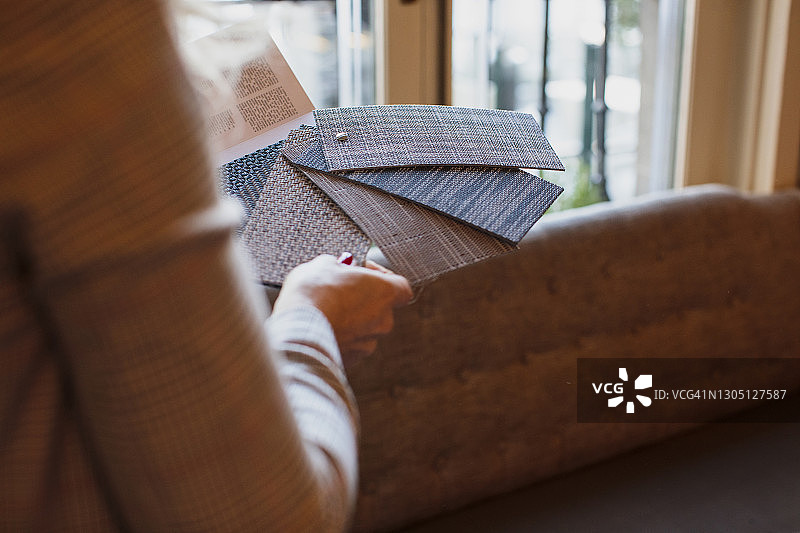 持有样品的商人图片素材