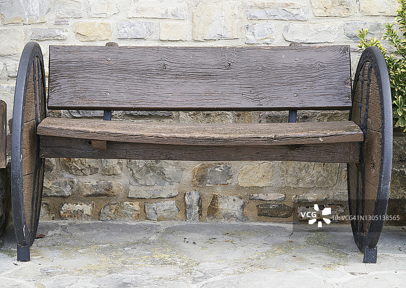 老式木制长椅正面图图片素材