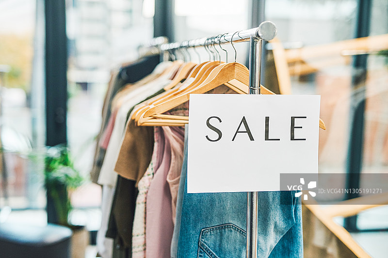 虽然买不到快乐，但可以淘到便宜货图片素材