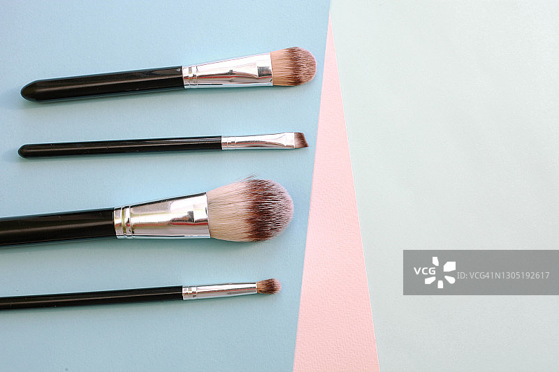 化妆刷素材，纸背景，含文案空间图片素材