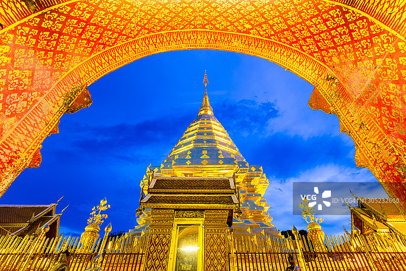 清迈双龙寺的暮光景色，泰国旅游胜地图片素材