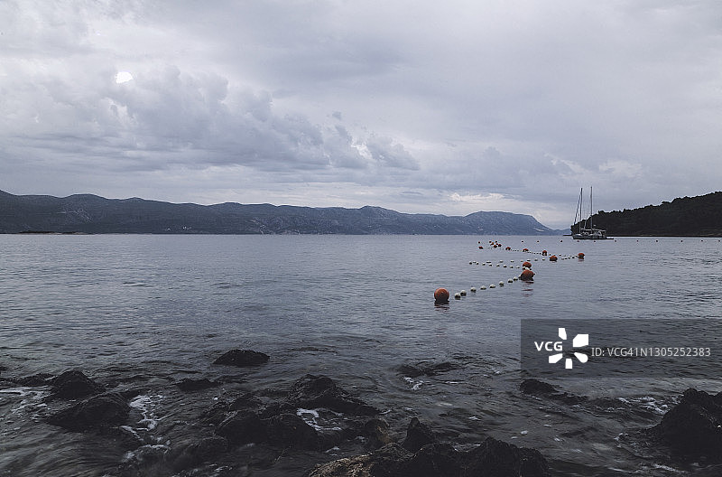 海湾中的浮标图片素材