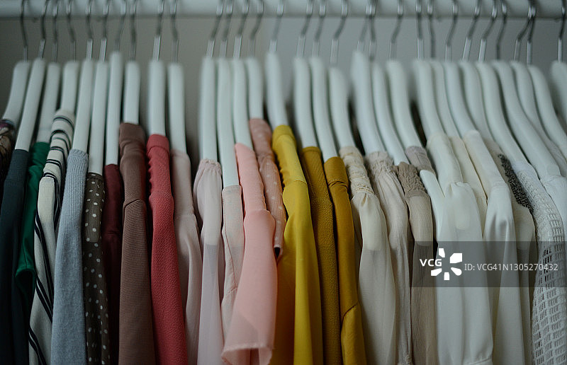 彩色衣柜图片素材