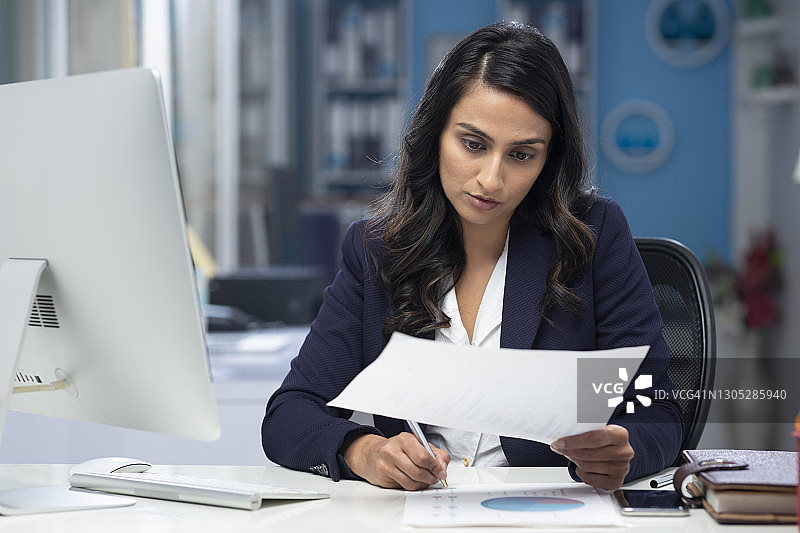 年轻的商业妇女-库存照片图片素材