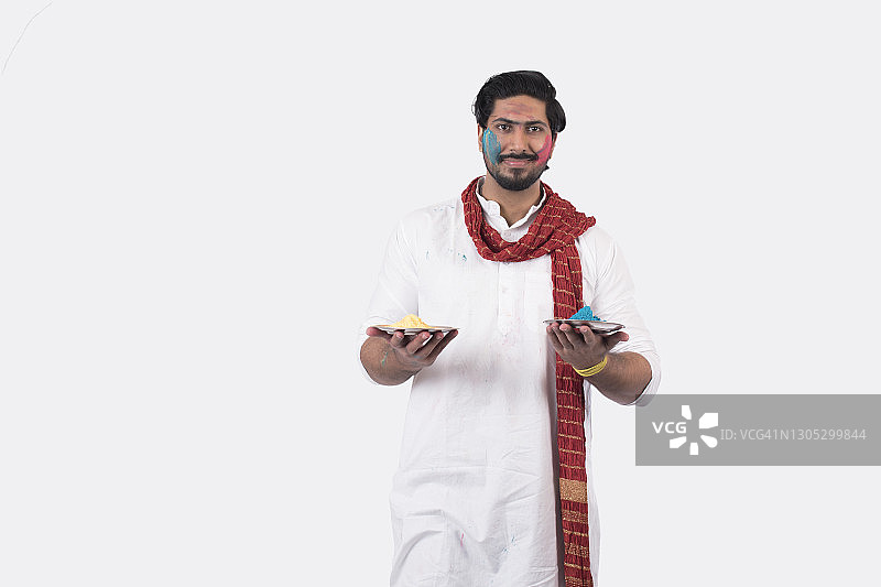 洒红节上的印度男子摄影素材图片素材
