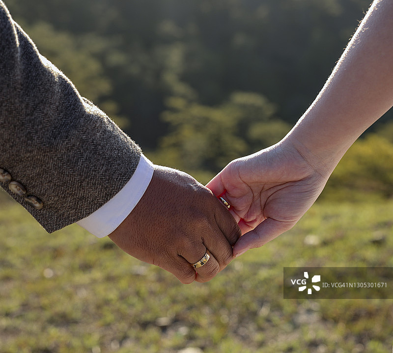 手牵手图片素材