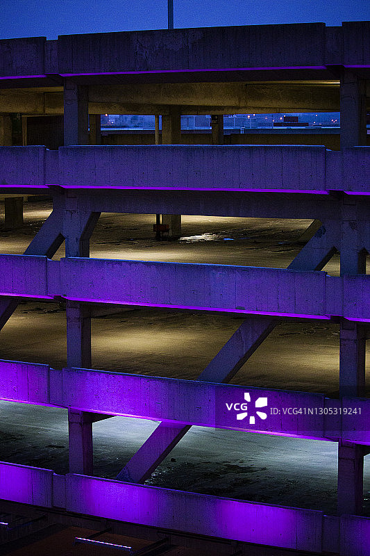 紫色停车场渐变图片素材