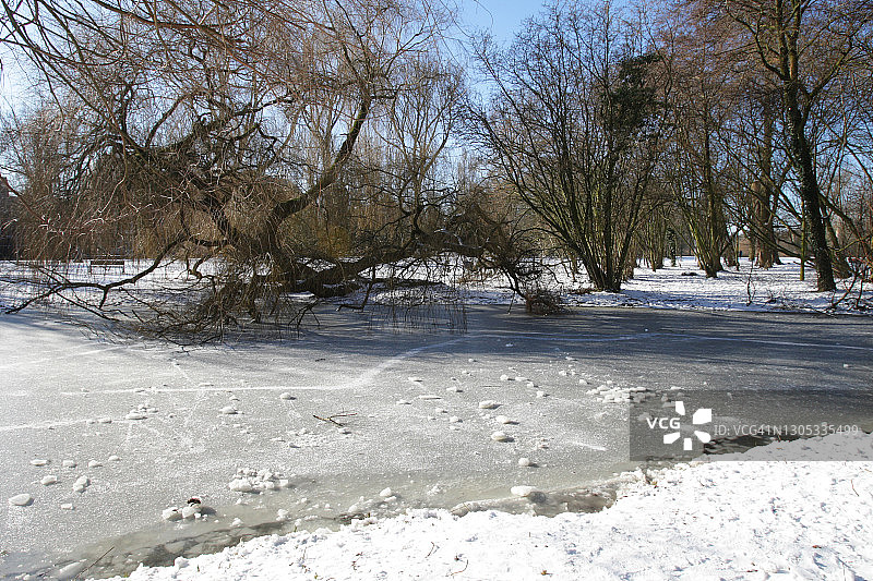 荷兰阿姆斯特丹的阳光冬季图片素材