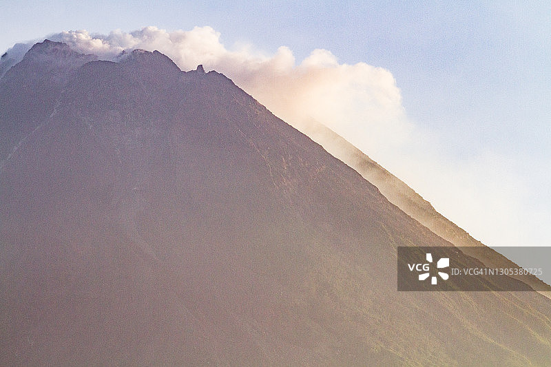默拉皮火山图片素材