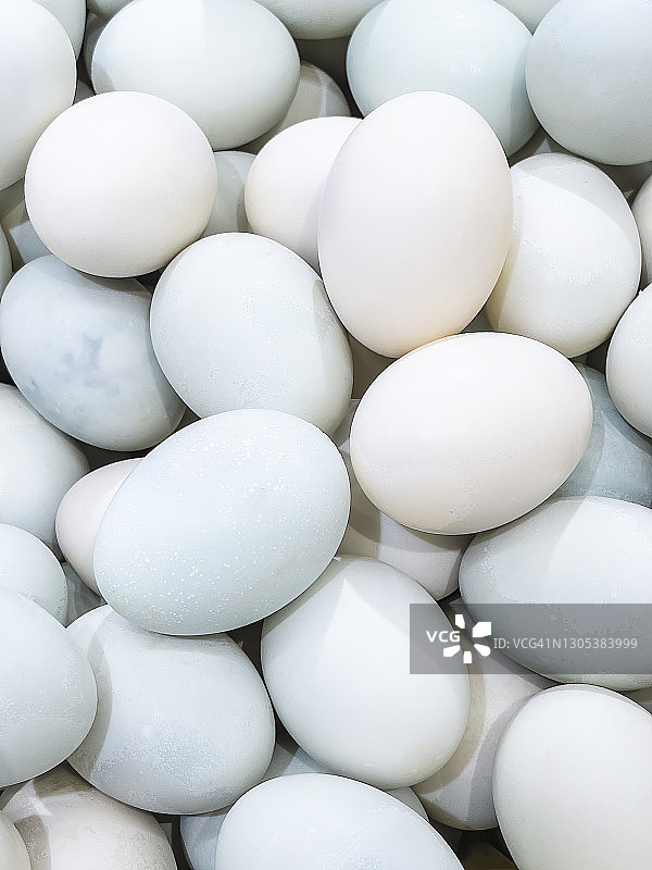 不规则堆叠的鸭蛋抽象图案图片素材