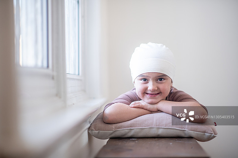怀有希望的患癌儿童照片图片素材