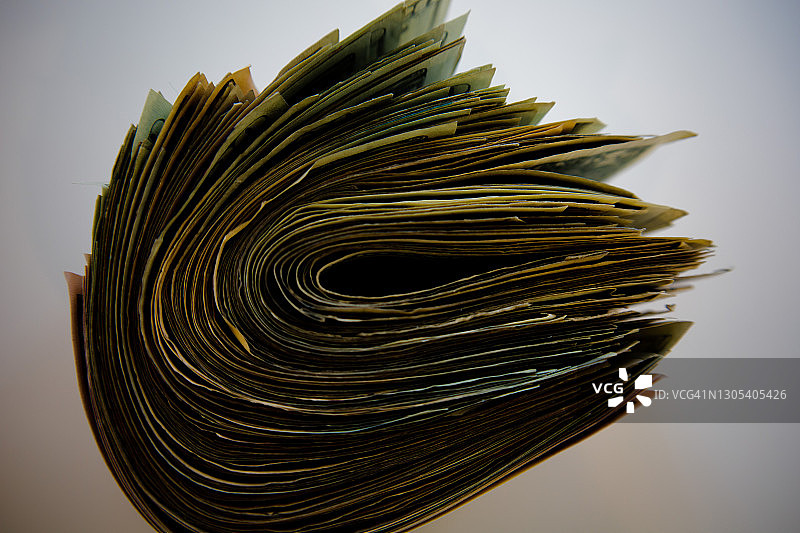 一叠美元纸币图片素材