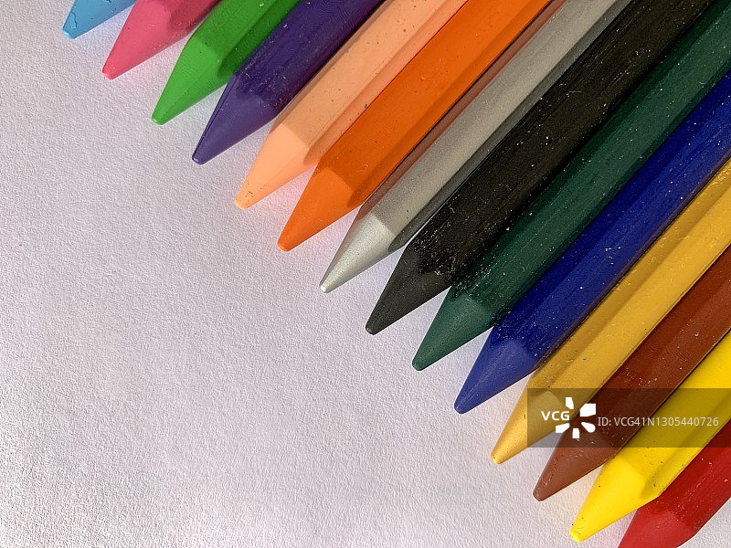 多色蜡笔图片素材
