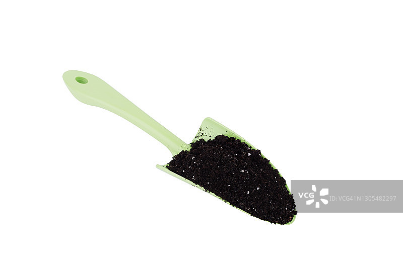 白色背景下的园艺铲和土壤图片素材