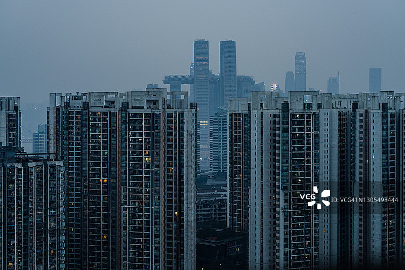 黄昏时的住宅楼图片素材