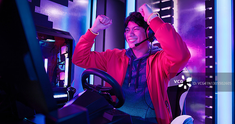 网络竞技游戏玩家赛车图片素材