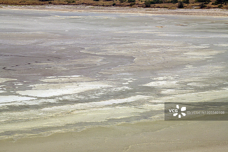 干涸的火山口湖的咸水图片素材