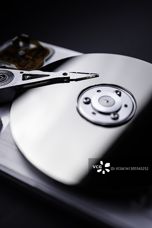 已拆开的硬盘驱动器图片素材