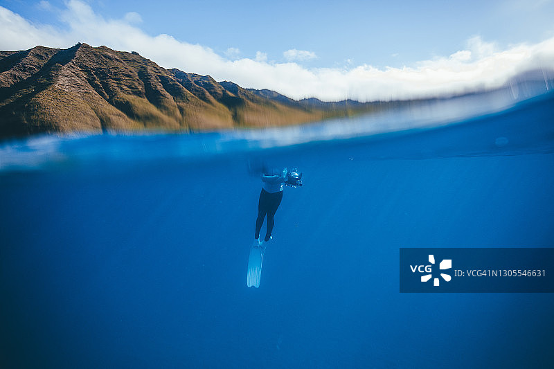 蓝色岛屿水景图片素材