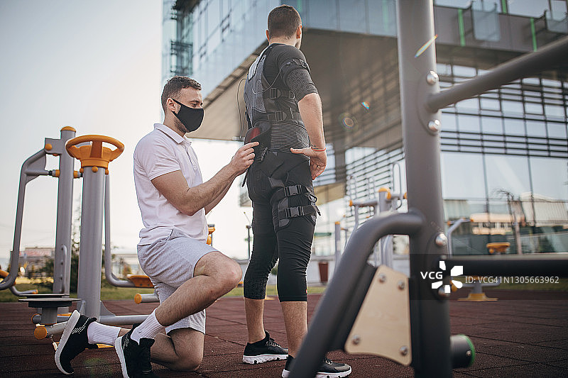 准备户外肌电刺激训练图片素材