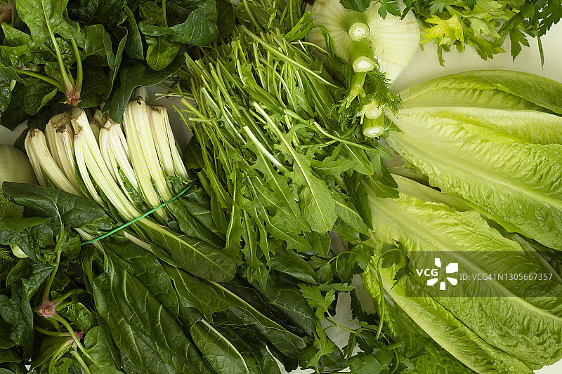 桌子上的新鲜蔬菜图片素材