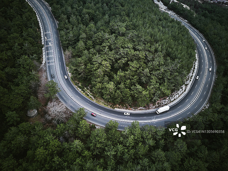 山路弯曲的红色挑战车辆图片素材