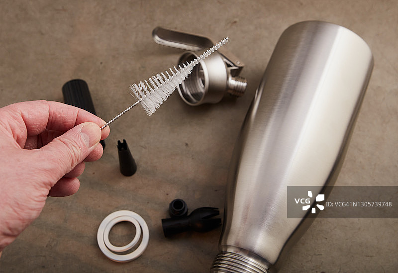 鲜奶油虹吸管清洁图片素材