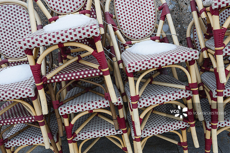 堆叠的椅子图片素材