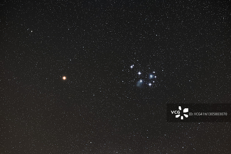 2021年3月火星与昴星团的壮观合相图片素材