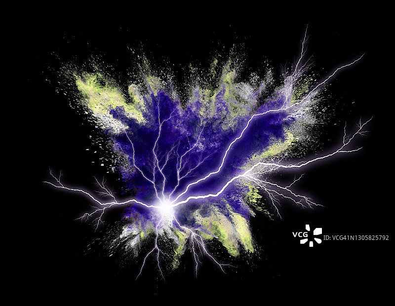 黑色背景上的电气短路爆炸，伴有烟雾和闪电图片素材
