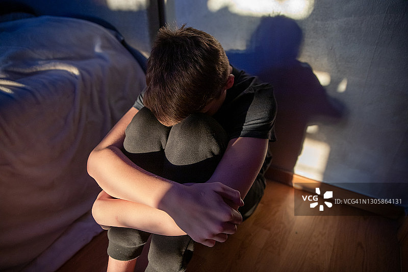 感到孤独图片素材