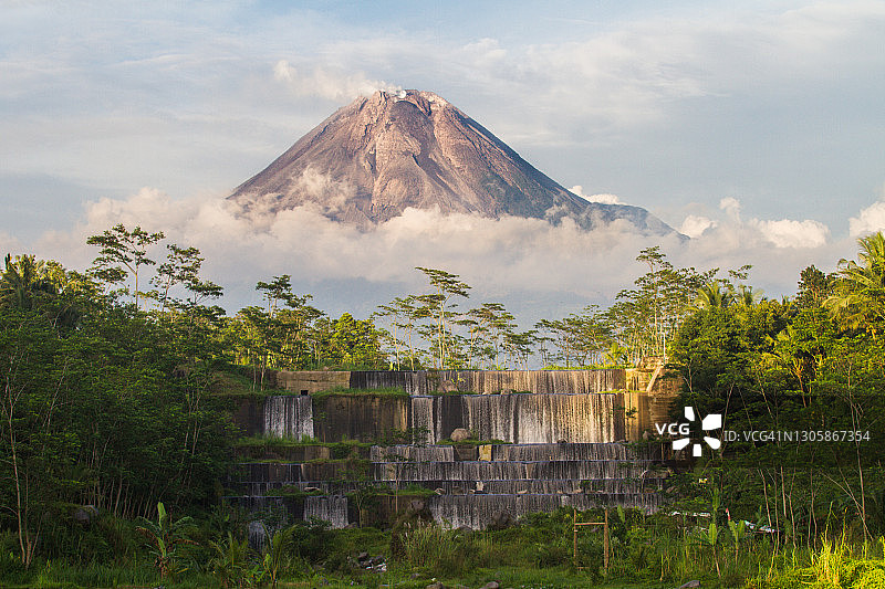 默拉皮火山图片素材