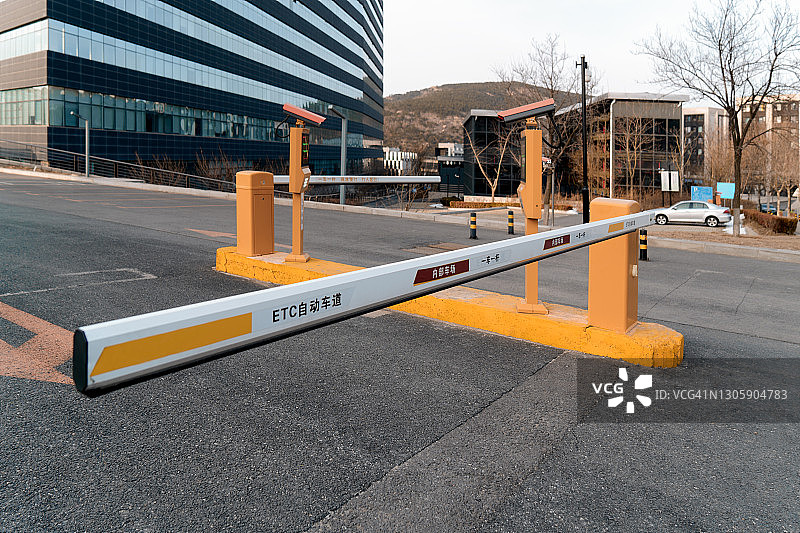 大连的公寓楼和停车场图片素材