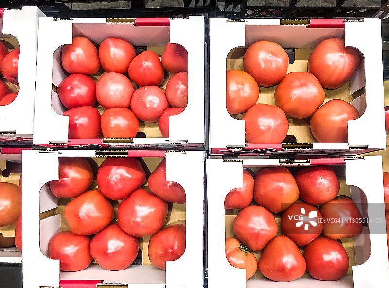 纸板箱里的西红柿图片素材