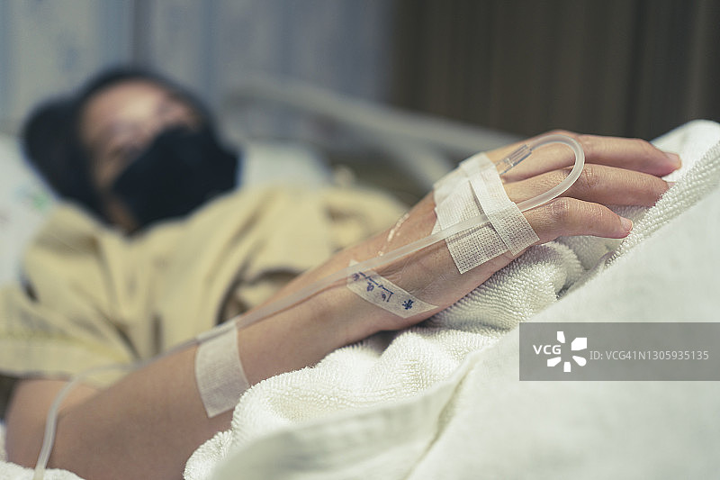 病人输液管特写图片素材