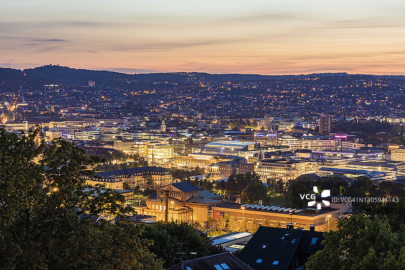 德国巴登-符腾堡州斯图加特夜景图片素材