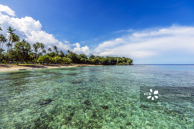 大洋洲巴布亚新几内亚特罗布里恩群岛基里维纳岛海岸线图片素材