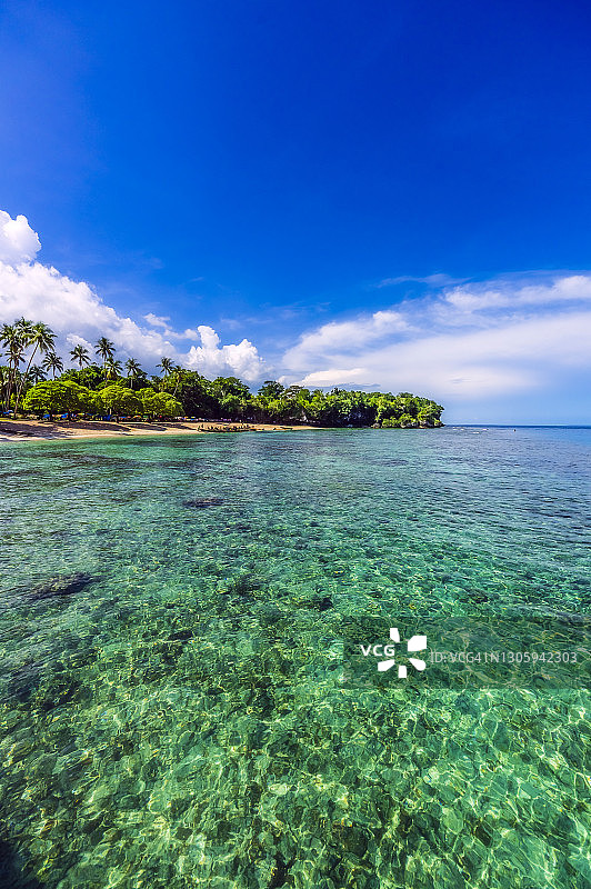 大洋洲巴布亚新几内亚特罗布里恩群岛基里维纳岛海岸线图片素材