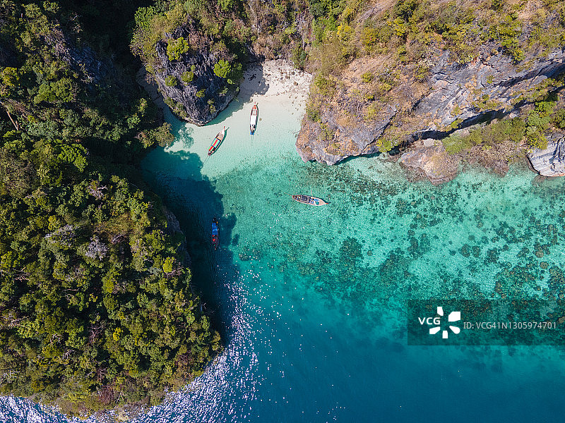 泰国甲米府皮皮岛猴子海滩鸟瞰图图片素材
